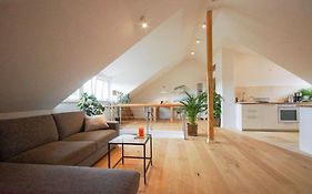 Modernes Und Helles Apartment Im Loft Stil